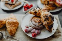 Kaboompics - Croissants, puff pastry, powdered sugar and raspberries