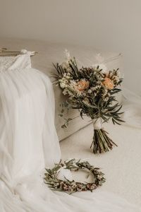 Wedding dress - head garland of fresh flowers - bouquet