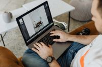 Kaboompics - Photographer working with a laptop