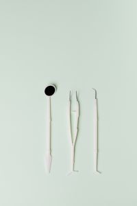 Kaboompics - Disposable dental tools - a mirror probe, tweezers