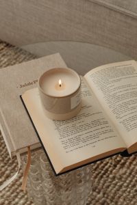 Kaboompics - Candle - book - organizer
