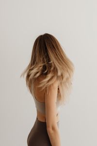 Kaboompics - Young adult woman - long blonde hair - yoga or fitness outfit
