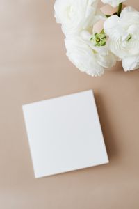 Kaboompics - Blank card & flowers on beige background