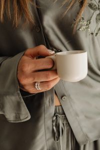 Kaboompics - Hand - silver jewelry - rings - coffee