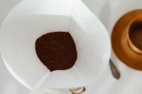 Kaboompics - Coffee brewed in a Chemex and peanut butter sandwiches for breakfast