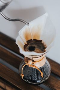 Kaboompics - Pouring hot water in Chemex
