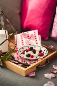 Kaboompics - Summer berries with a sweet dessert on a plate in a drawer
