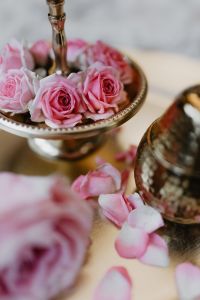 Kaboompics - A tray of pink roses