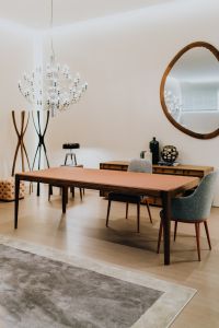 Kaboompics - Luxury dinning room interior, table, chairs, mirror, chandelier