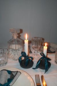 Kaboompics - Elegant Candlelit Table: Crystal Glassware - Satin Bows & Glowing Candles