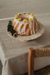 Kaboompics - Easter Delights - Spring Flowers and Minimalist Tableware