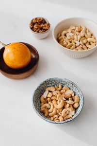 Kaboompics - Cashew nuts and passion fruit - maracuja - passionfruit