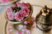 Kaboompics - A tray of pink roses