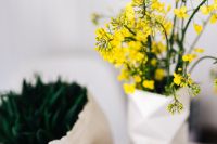 Kaboompics - Yellow flowers in vase