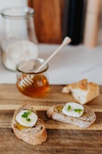 Kaboompics - Baguette with goat cheese and mint