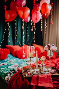 Kaboompics - Valentine's Day Breakfast in Bed: Coffee, flowers, tray, balloons