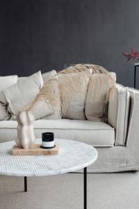 Marble round table - linen sofa - beige - living room - vase - candle - dries