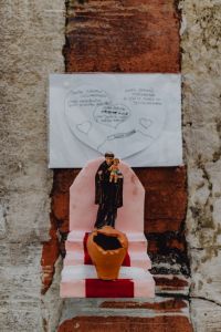 Kaboompics - Saint Anthony shrine at Festa Santo Antonio in Alfama district, Lisbon, Portugal