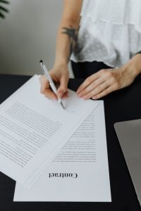 Kaboompics - A businesswoman signs a contract