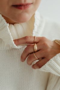 Kaboompics - Woman in white sweater - gold rings - jewelry