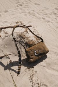 Kaboompics - Brown Leather Shoulder Bag on Driftwood by the Sea