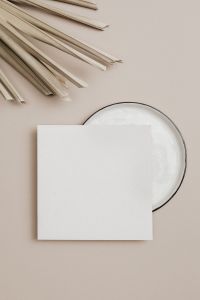 Kaboompics - Blank Card on White Plate with Dried Palm Leaves