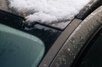 Kaboompics - Snowy Car Windshield Edge with Frost and Wet Surface