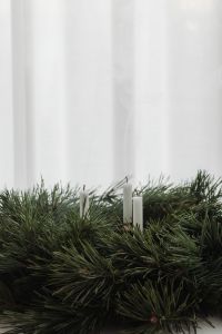Kaboompics - Motion Blur Overhead Holiday Table with Advent Wreath and Crystal Glassware