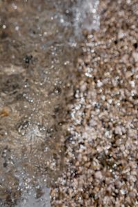 Kaboompics - Blurred Seawater and Pebbles with Sparkling Highlights