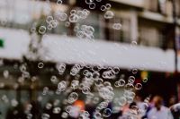 Kaboompics - A show of soap bubbles on Piotrkowska Street in Łódź, Poland