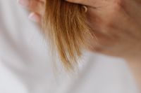Kaboompics - Close-Up of Dry Hair Tips Between Fingers