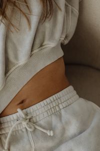 Kaboompics - Neutral Casual Outfit with Cropped Sweatshirt and Joggers