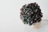 Kaboompics - Textured Green and Mauve Hydrangea Bouquet in Glass Vase