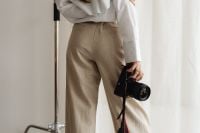Kaboompics - Faceless Young Photographer with DSLR Camera and Beige Trousers