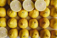 Kaboompics - Overhead Lemon Arrangement with Whole Fruit and Fresh Citrus Slices, Bright Food Background for Summer Recipes