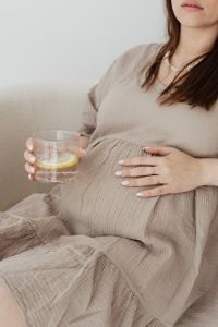 Pregnancy Lifestyle: Maternity Portraits, Wellness and Baby Prep