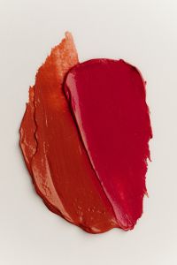 Kaboompics - Terracotta and Pink Lipstick Swatches