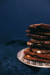 Kaboompics - Close up a nut chocolate bar