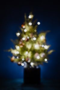 Kaboompics - Soft-Focus Christmas Tree with Glowing Ornaments