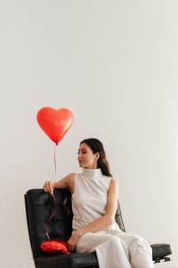 Kaboompics - Minimal Valentine’s Day Editorial With Heart Balloon