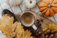 Kaboompics - Coffee Cup with Pumpkins and Oak Leaves in Autumn