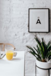 Kaboompics - Living Room With Scandi Interior Design, Un'common Marble Table