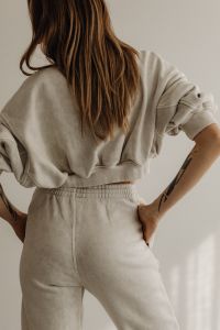 Kaboompics - Minimalist Neutral Sportswear from the Back