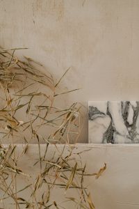Kaboompics - Dried Grass and Art Prints in Neutral Interior