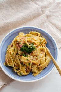 Kaboompics - Overhead Carbonara Bowl on Beige Linen with Side Fork