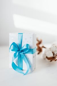 Kaboompics - White Gift with Blue Ribbon and Cotton Stems, Festive Flat Lay
