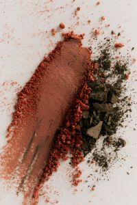 Kaboompics - Red Brown and Dark Green Makeup Swatch