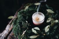 Kaboompics - Candle and wreath
