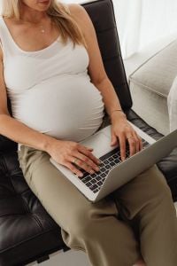 Pregnancy Lifestyle and Maternity Moments at Home