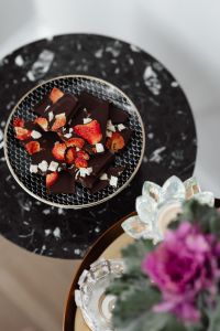 Kaboompics - Milk Chocolate with strawberries